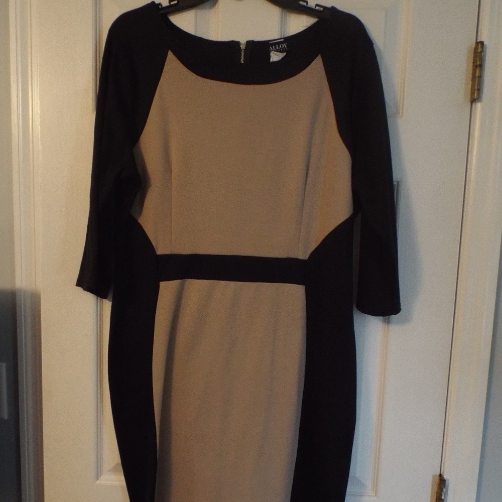 Black and Gold Long Sleeve Dress
